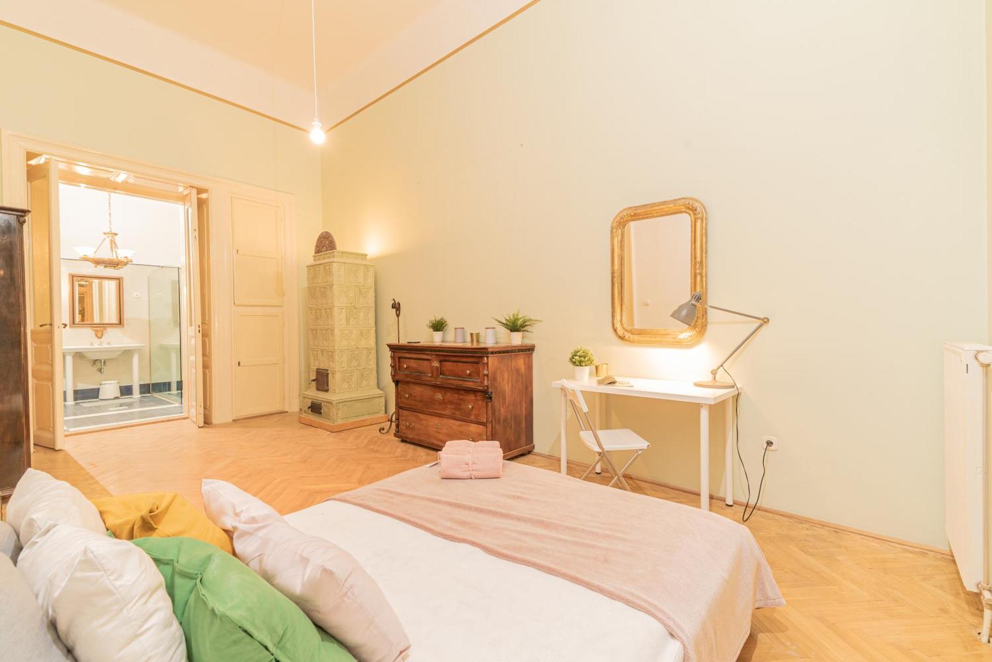 Lejlighed Cozy In The Heart Of Budapest, 5 Bedrooms Budapest